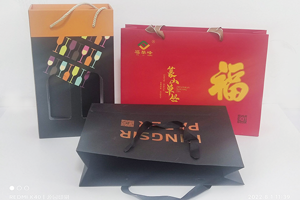 手提袋印刷體現(xiàn)了企業(yè)對商品發(fā)展趨勢、廣告效果的實用產品